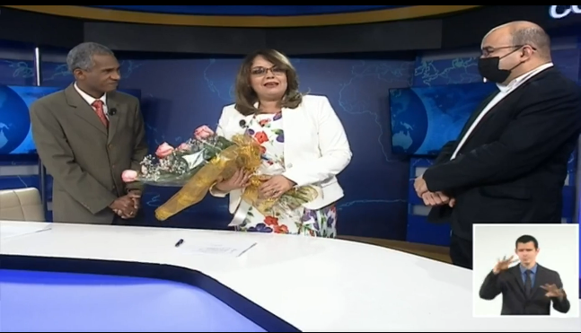 "Las palabras están de más, cuando no fundan, cuando no esclarecen, cuando no atraen, cuando no añaden", con esta frase de nuestro apóstol despidió Serrano a nuestra <a href="/agnes_becerra/">Agnes Becerra</a> del NTV <a href="/CanalCaribeCuba/">Canal Caribe</a>. Cuba Extrañará tu voz! #DeZurdaTeam <a href="/Cubacooperabol2/">Brigada Médica 🇨🇺 Bolívar🇻🇪</a> @ZAxTi <a href="/RomanYelina/">Yelina Roman</a>