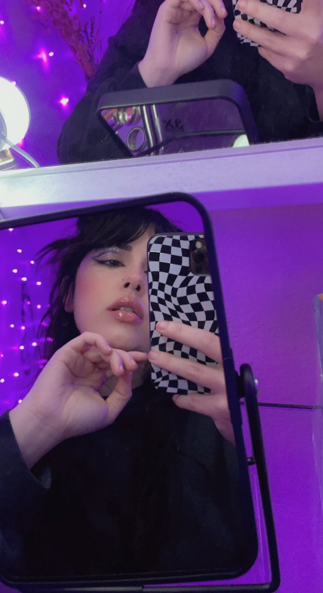 goodnitemoonn's tweet photo. straight out of euphoria https://t.co/GtXgSqg2G2