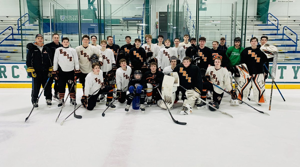 It’s true the biggest kids really are grown in Erie @erie_youth_hockey @mercyhursthockey #ming 🐻
