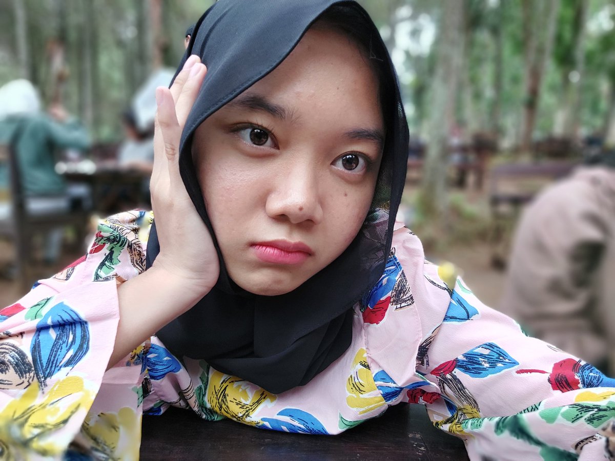 Misi numpang lewat😬