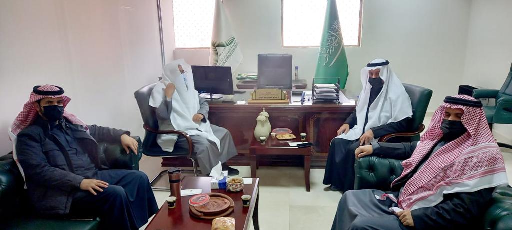 TAC_nbu's tweet photo. يتقدم د. عبدالله ضيف الله الشراري بخالص الشكر والتقدير لوكيل الجامعة للفروع د. يوسف محمد النصير على زيارتة لفرع الجامعة في طريف وتفقده سير العمل في الفرع والإجتماع بمنسوبي الفرع وإعطاء الإرشادات والتوجيهات الخاصة بتسهيل وتيسير العملية التعليمية. https://t.co/KK6ut43xiV