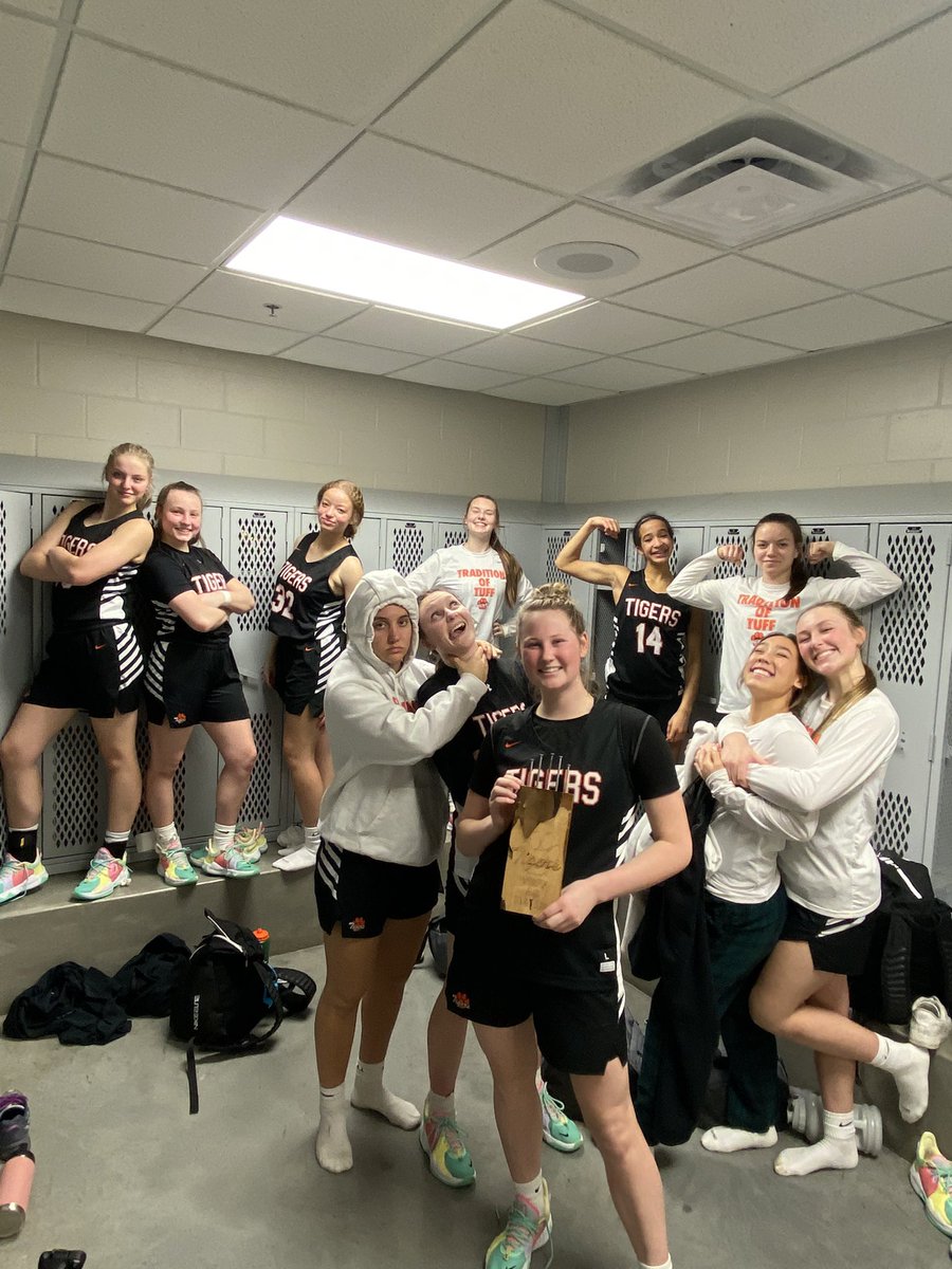 FHS_gbball's tweet image. Tough As Nails from last week goes to @graceschafferr Keep playing hard Grace! Rebounding machine…pull up jumpers! 👊🐾🏀 #TraditionOfTuff 

@FarmingtonPower what do you think of the team photo bomb???