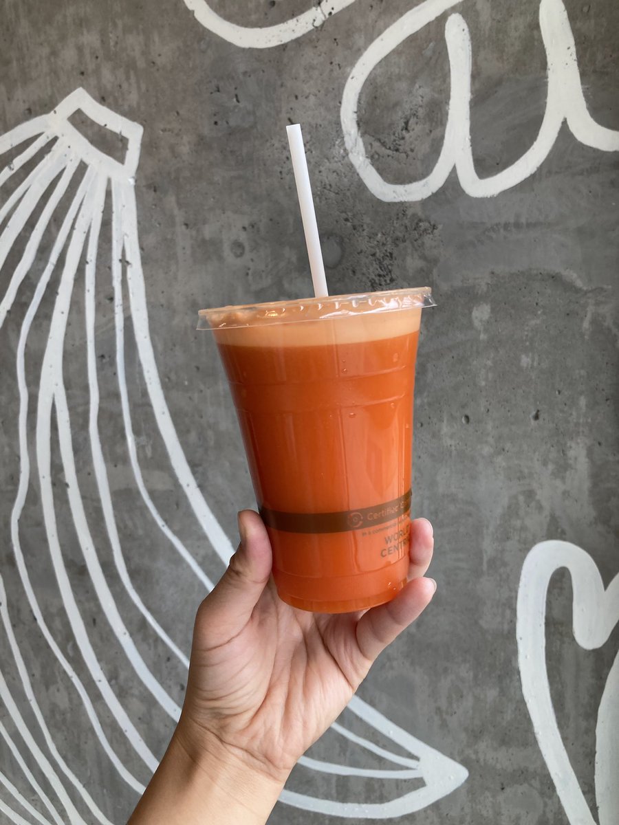 theCeleryTweets's tweet photo. Whatever coast the Left Coast won’t disappoint.  100% organic orange 🍊 lemon 🍋 carrot 🥕 golden beet &amp; ginger, it’s refreshing &amp; charging ⚡️ #foodthatworks @theCeleryTweets https://t.co/QNmlv4g4h5