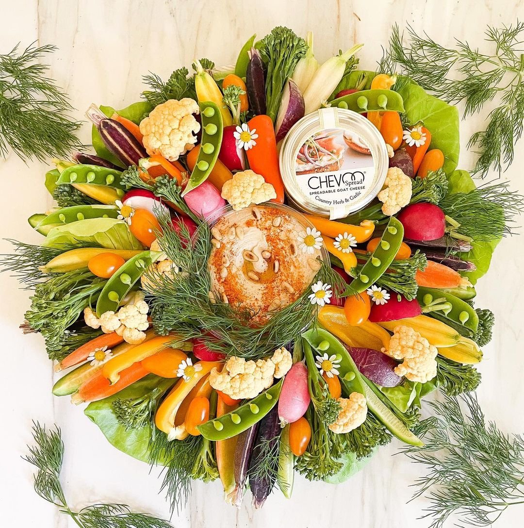CHEVOOlife's tweet photo. Closing out the first month of 2022 with a delicious, bright, and beautiful bang! 🙌 

We love a healthy kick! 🥦🍅🥒🥕 Our spreadable goat cheeses are the perfect dip for veggies, bread, and crackers. Yum!

Thanks for sharing this incredible board, @theboardbabe_atl! https://t.co/xARdLb3mVt