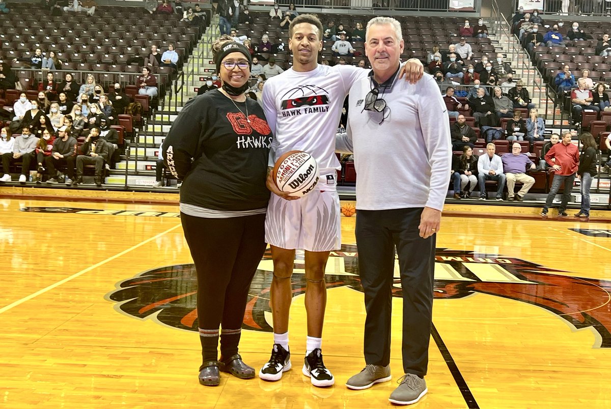 IUP_MBB's tweet photo. We would like to wish a big 𝙘𝙤𝙣𝙜𝙧𝙖𝙩𝙪𝙡𝙖𝙩𝙞𝙤𝙣𝙨 to @afoster3__ for hitting 1,000 career points 🙌

#TalonsUp https://t.co/xRc5HG2Ige