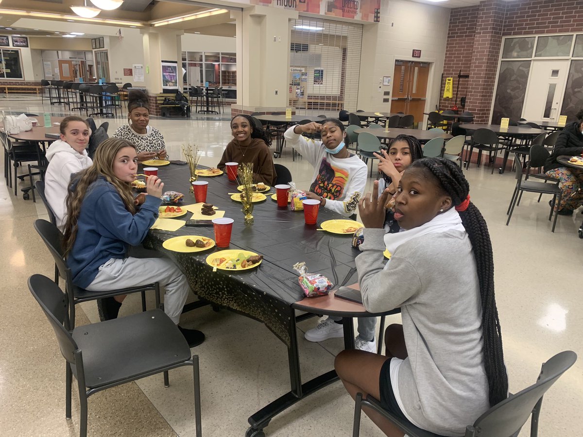 CoachStaalAHS's tweet photo. Huge thanks to chef Mo, Nothing Bundt Cakes, &amp; our awesome families for a great dinner ahead of our opening game in sectional 12 against Plainfield. https://t.co/z60OWdlssi