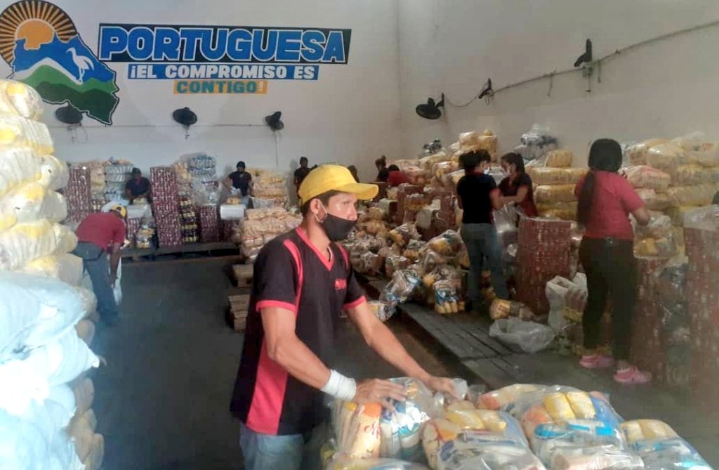 sdeportuguesa's tweet photo. #31Ener || Gracias al gobernador @PrimitivoPsuv se llevó a cabo distribución de bolsas clap para el pueblo, atendiendo los municipios según su cuadrante o grupo de atención: Páez, Guanare, Guanarito y Turén, también haciendo entrega en las bases de misiones de estos municipios. https://t.co/0jbESCVMhX