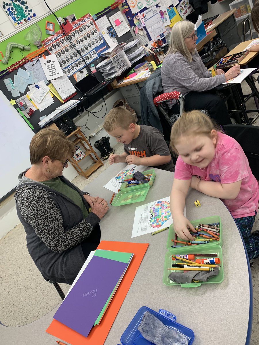 mrsparrishk5's tweet photo. Great learning in kindergarten today at #bhawkel! Learning sizes with a town students made and a counting game with a dice roll and coloring squares. #smarties @ClarkCoIndians @LizzyBteaches https://t.co/JiRxB4eb2G