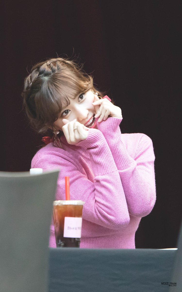 TWINYtwt's tweet photo. ꕤ     🍭    𝗨𝗣𝗗𝝠𝗧𝗘   ﹏   ࣭͘    E⃗/𝘃𝗲𝗻𝘁       ✧   ㅤ ꜥㅤ@ _ 𝕄𝕖𝕝𝕚𝕤𝕤𝕒 ﹕ #NAVIERDEBUT 

Bañadita y bonita para presenciar este magnífico debut, desde ya soy su fan, me firma la frente? Muchas felicidades, chiquita💗 https://t.co/AVmuQPFMUi