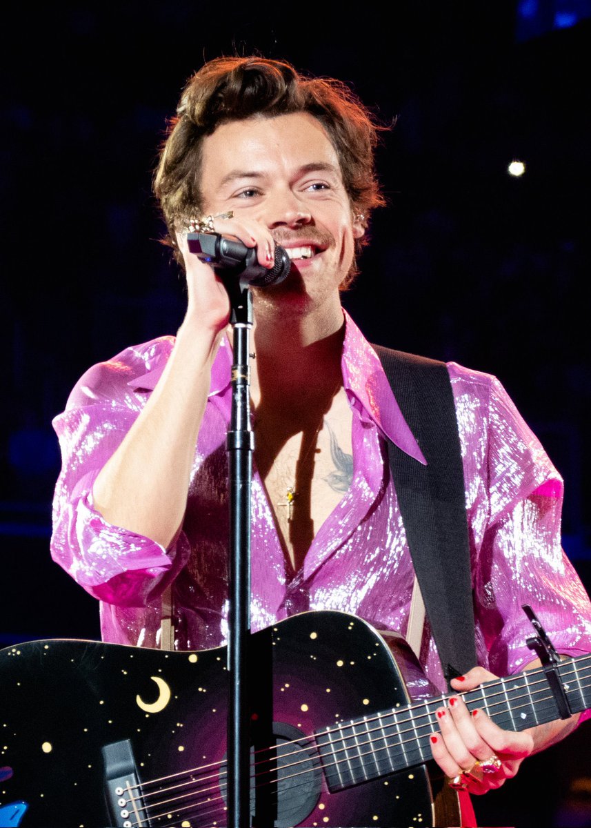 stllitenhs's tweet photo. happy birthday to one of the people i love most in the whole world, i’m very proud of you my life, i love you with all my heart, thank you for making my days happier💘 #Happybirthdayharry https://t.co/PymqkyWLjL