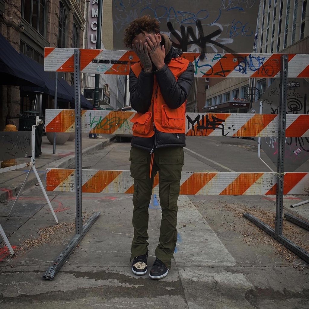 kmurp_11's tweet photo. You Ain’t Cared Or Tried 2 Hear Me Speak Instead U Judgin’ 😏 Now It’s Fake Luv &amp; Ion Wan It 🖕🏽 #D2R 🧡 https://t.co/2kVgp6X2ys