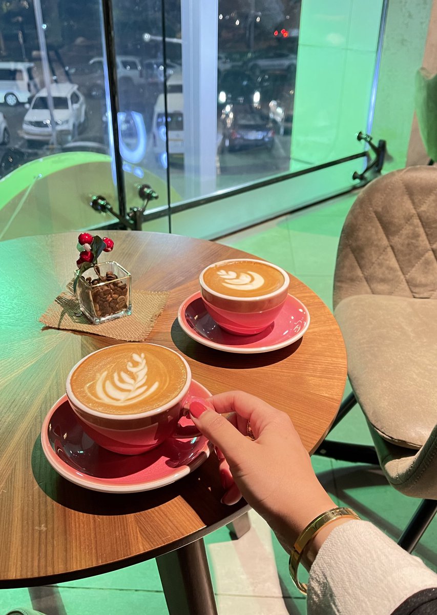 قهوة مع أنسانه تشبه الغيم و الجو العليل ​.. @Asraar_ka