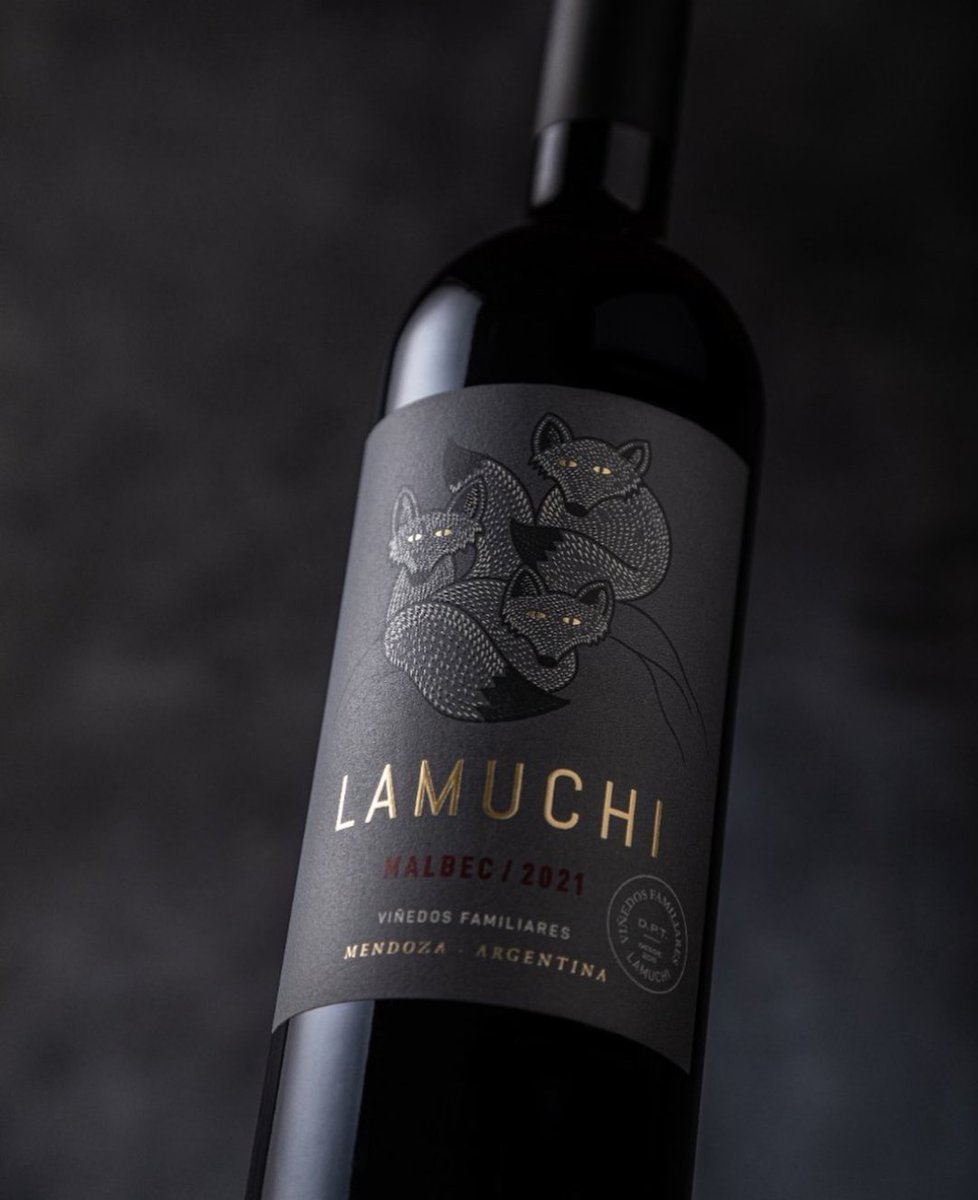 LamuchiWines's tweet photo. Un nuevo integrante llega a nuestra familia, les presentamos #Malbec 2021 #LaMuchiZorritos con uvas provenientes de #Vistalba 🍷🍷
Una alegría que nos emociona compartir! Salud!
#LaMuchiWines #VinosMendocinos https://t.co/9FmTsNUXrq