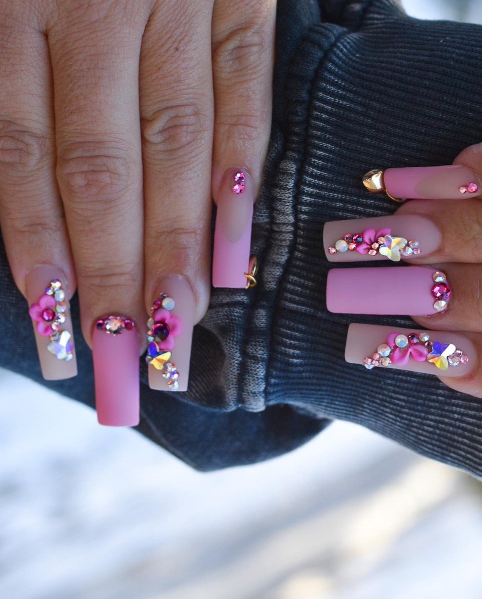TheSaekoSNOW's tweet photo. Baby if we’re using polish we’re only using @candycoatco 🎆 https://t.co/yjXwUsZu8o