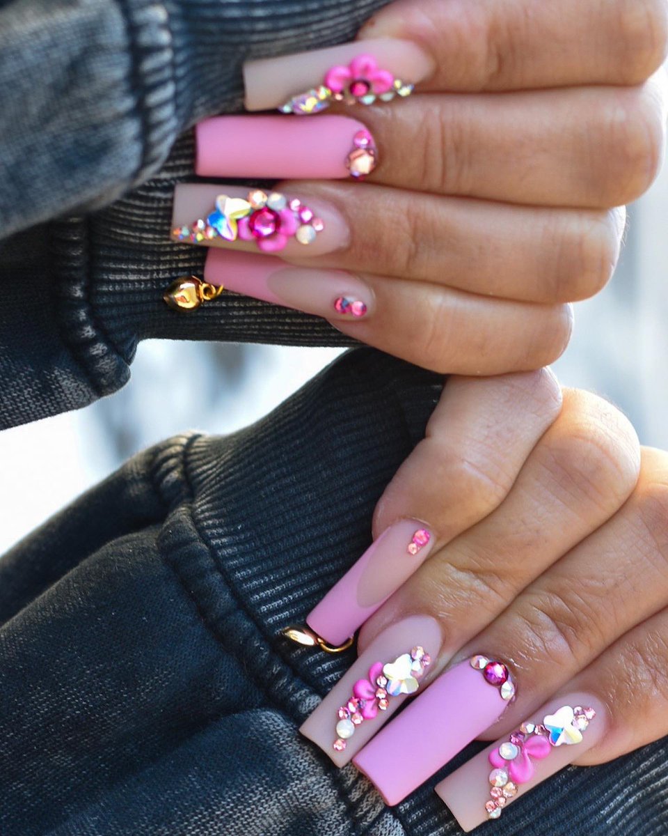 Baby if we’re using polish we’re only using <a href="/candycoatco/">Candy Coat</a> 🎆