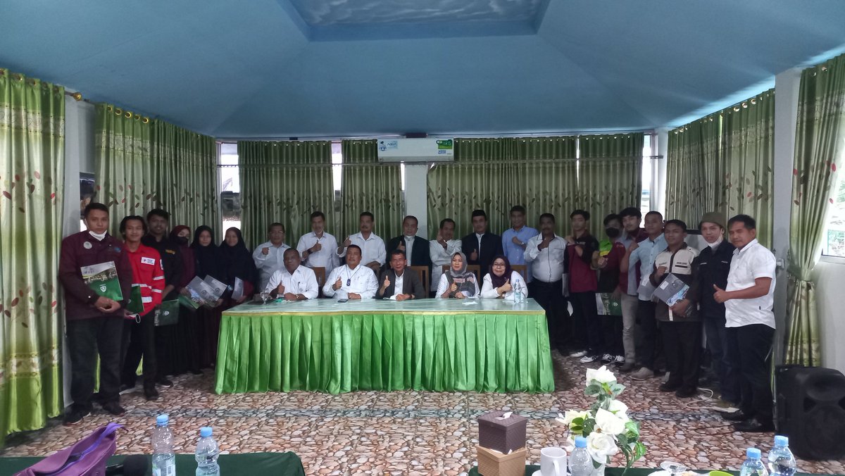 [AUDIENSI]

Pertemuan dengan pimpinan universitas dan lembaga kemahasiswaan tingkat universitas.