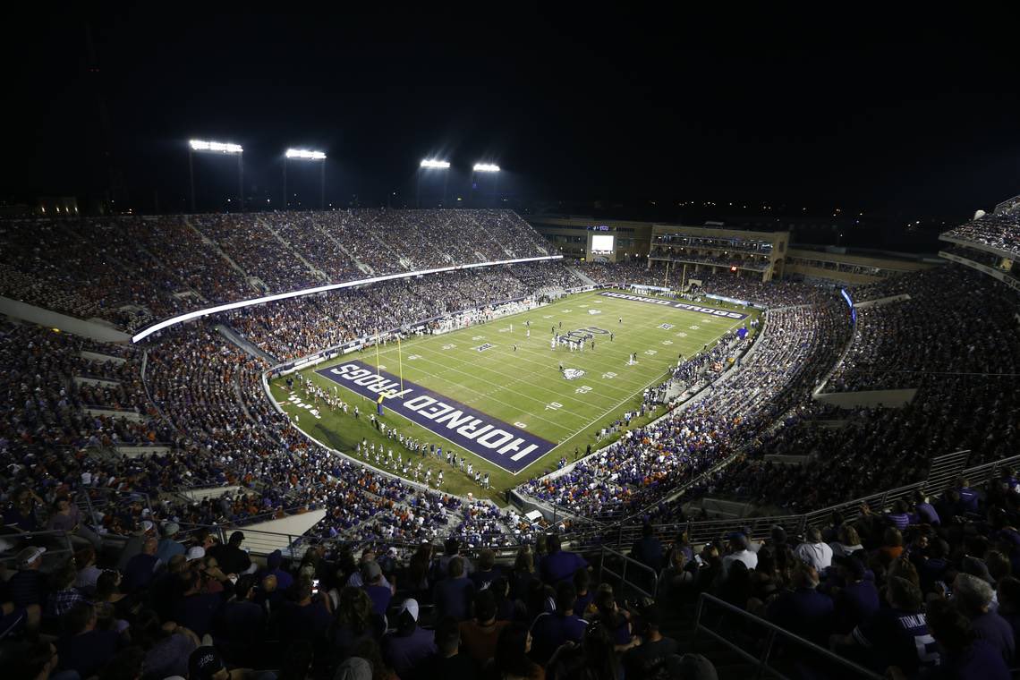 Riley_VanPoppel's tweet photo. #AGTG After a great conversation with @joe_gillespi3 &amp; @CoachRickerOL I am proud to announce that I have received an offer from Texas Christian University!!#GoFrogs🟣⚫️🐸 @toddrodgers13 @Coach_Lundy @CoachSonnyDykes @CoachDiribe96 @TEP5252 @BHoward_11 @JClarkHFB247 @adamgorney https://t.co/IFf6fOvjJH