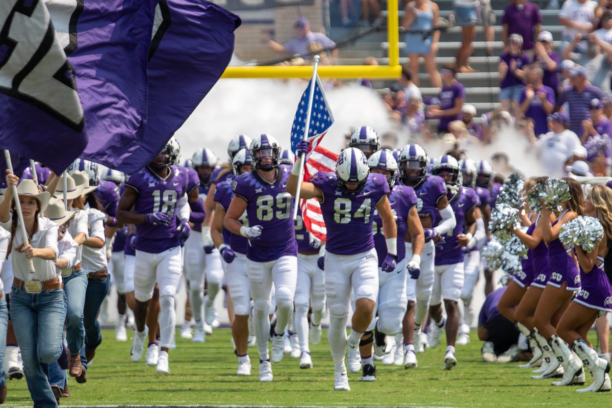 Riley_VanPoppel's tweet photo. #AGTG After a great conversation with @joe_gillespi3 &amp; @CoachRickerOL I am proud to announce that I have received an offer from Texas Christian University!!#GoFrogs🟣⚫️🐸 @toddrodgers13 @Coach_Lundy @CoachSonnyDykes @CoachDiribe96 @TEP5252 @BHoward_11 @JClarkHFB247 @adamgorney https://t.co/IFf6fOvjJH