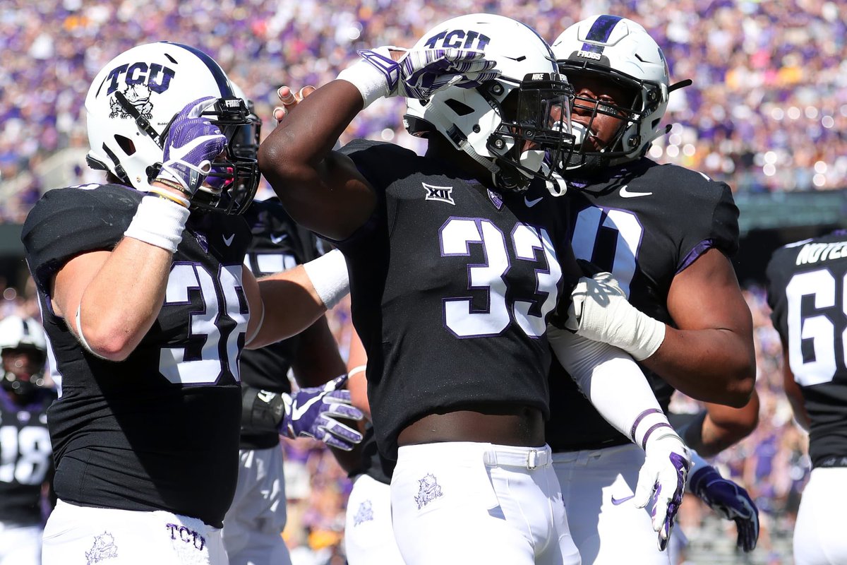 Riley_VanPoppel's tweet photo. #AGTG After a great conversation with @joe_gillespi3 &amp; @CoachRickerOL I am proud to announce that I have received an offer from Texas Christian University!!#GoFrogs🟣⚫️🐸 @toddrodgers13 @Coach_Lundy @CoachSonnyDykes @CoachDiribe96 @TEP5252 @BHoward_11 @JClarkHFB247 @adamgorney https://t.co/IFf6fOvjJH