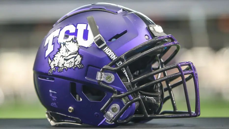 Riley_VanPoppel's tweet photo. #AGTG After a great conversation with @joe_gillespi3 &amp; @CoachRickerOL I am proud to announce that I have received an offer from Texas Christian University!!#GoFrogs🟣⚫️🐸 @toddrodgers13 @Coach_Lundy @CoachSonnyDykes @CoachDiribe96 @TEP5252 @BHoward_11 @JClarkHFB247 @adamgorney https://t.co/IFf6fOvjJH