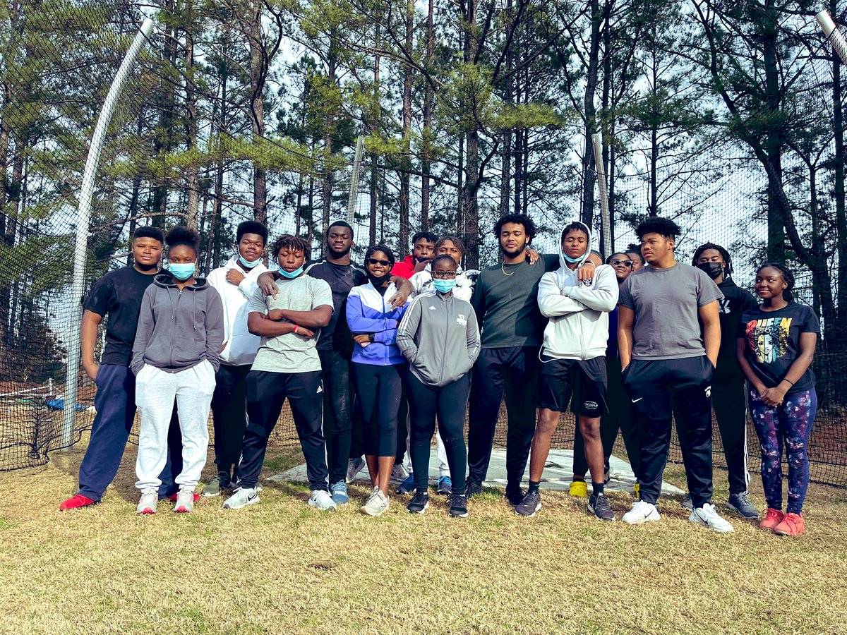 urunicoachchamp's tweet photo. When the THROWS GROUP workS together to get our NEWly relocated Discus Ring up and running today!!! In Record Time!!! #greatJob #teamWork #oneShiloh #howDidTheyDo @ShilohAthletics https://t.co/lxBD85B642