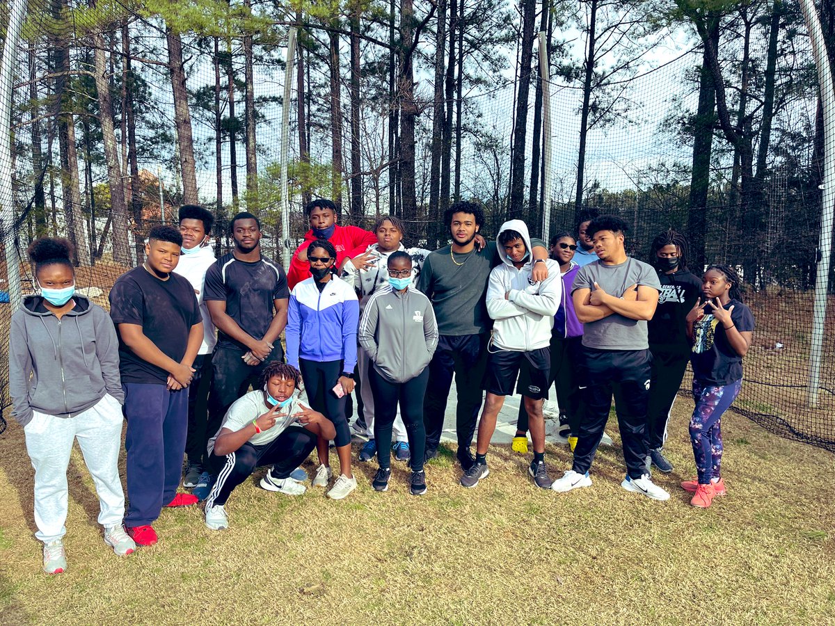 urunicoachchamp's tweet photo. When the THROWS GROUP workS together to get our NEWly relocated Discus Ring up and running today!!! In Record Time!!! #greatJob #teamWork #oneShiloh #howDidTheyDo @ShilohAthletics https://t.co/lxBD85B642