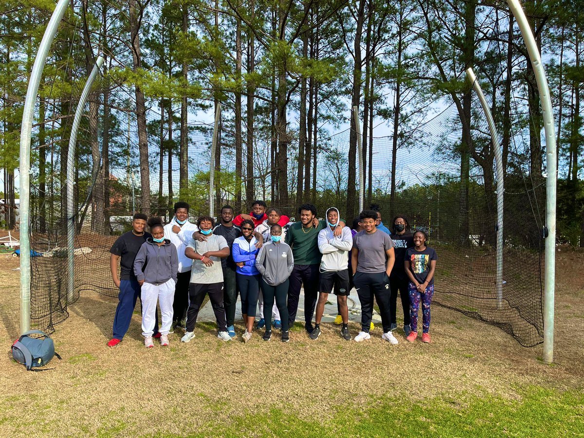 urunicoachchamp's tweet photo. When the THROWS GROUP workS together to get our NEWly relocated Discus Ring up and running today!!! In Record Time!!! #greatJob #teamWork #oneShiloh #howDidTheyDo @ShilohAthletics https://t.co/lxBD85B642