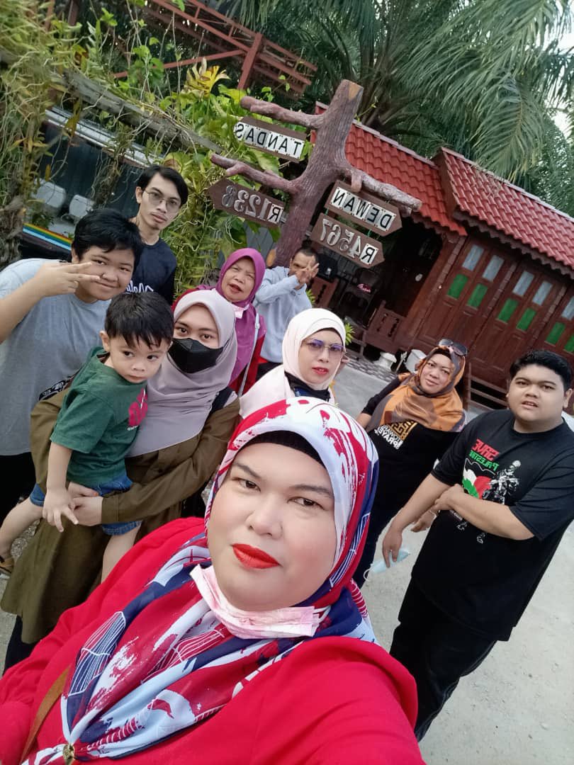 mxrshxd69's tweet photo. Terima kasih buat family . Ada masa kita bertemu lagi . 
#anakperantau #budakdapor https://t.co/SJjCTo1cFR