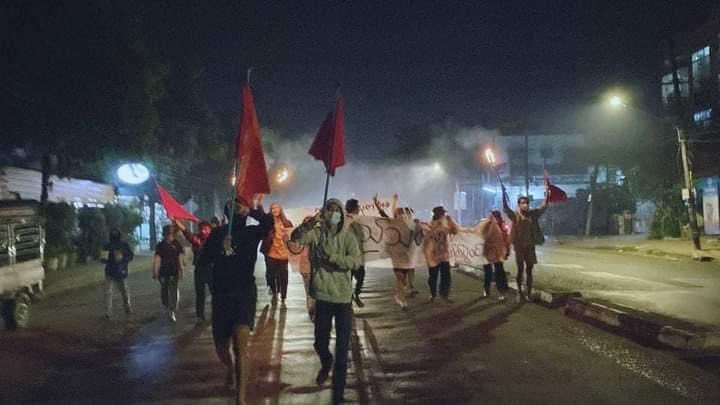 On the early morning of Feb1, Students Unions of the whole Burma and youths from #Yangon , staged a guerrilla strike to overthrow the #MilitaryDictatorship by hanging a banner.
#2022Feb1Coup 
#SilentStrike    
#RedCampaign_1YearOfRevolution   
#WhatsHappeningInMyanmar