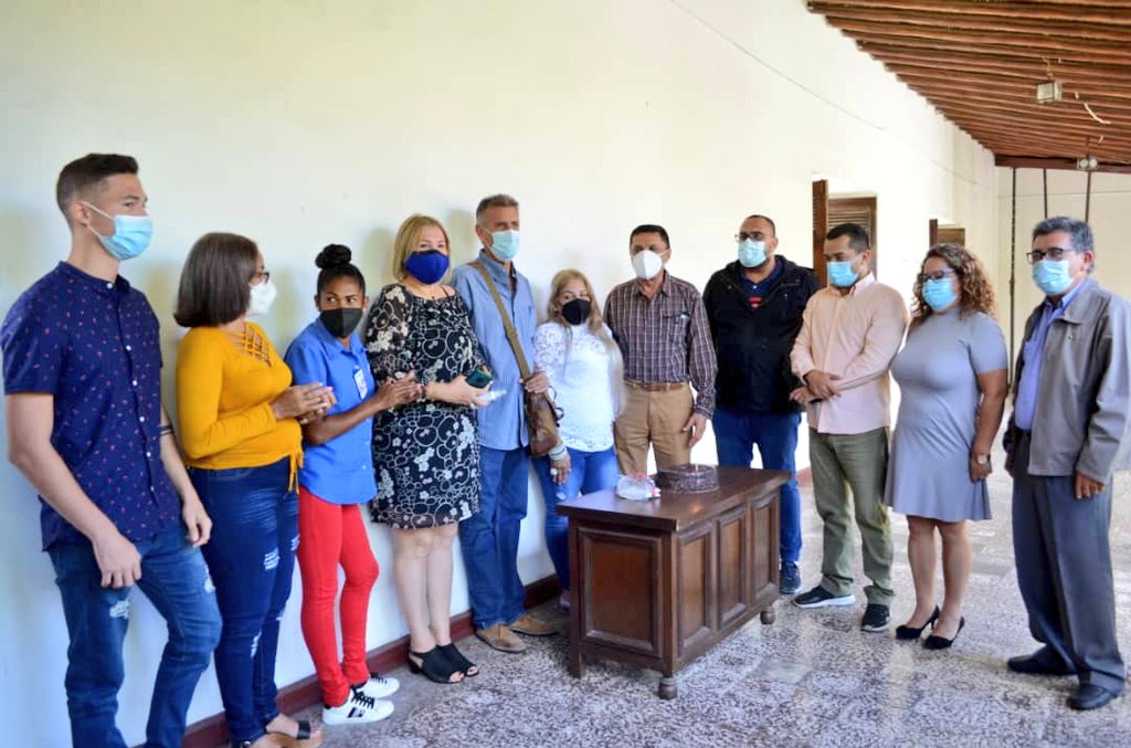 oscardhdez_'s tweet photo. Felicidades a todos los trabajadores del @clebne_oficial cumpleañeros del mes de #Enero. Un gran equipo que comparte como la gran familia que somos en el cuerpo legislativo. Un capital humano que trabaja por #NuevaEsparta. #31Ene https://t.co/xbOIQ3rZFg