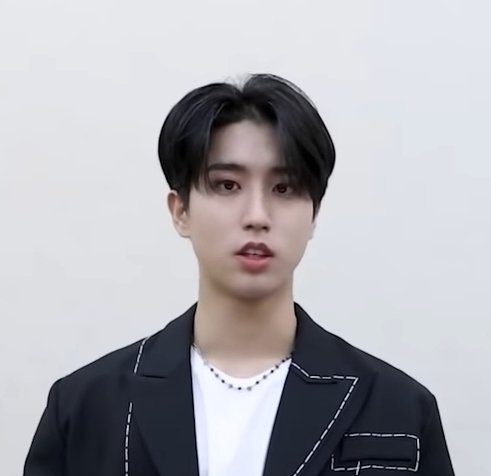 hansl914's tweet photo. 다 최근에 찍은것 같은데
다시 흑발로 찐하게 덮었나봐..
나 진짜 행복해서 눈물흘림...🥲🖤 https://t.co/XLslHrLLPm