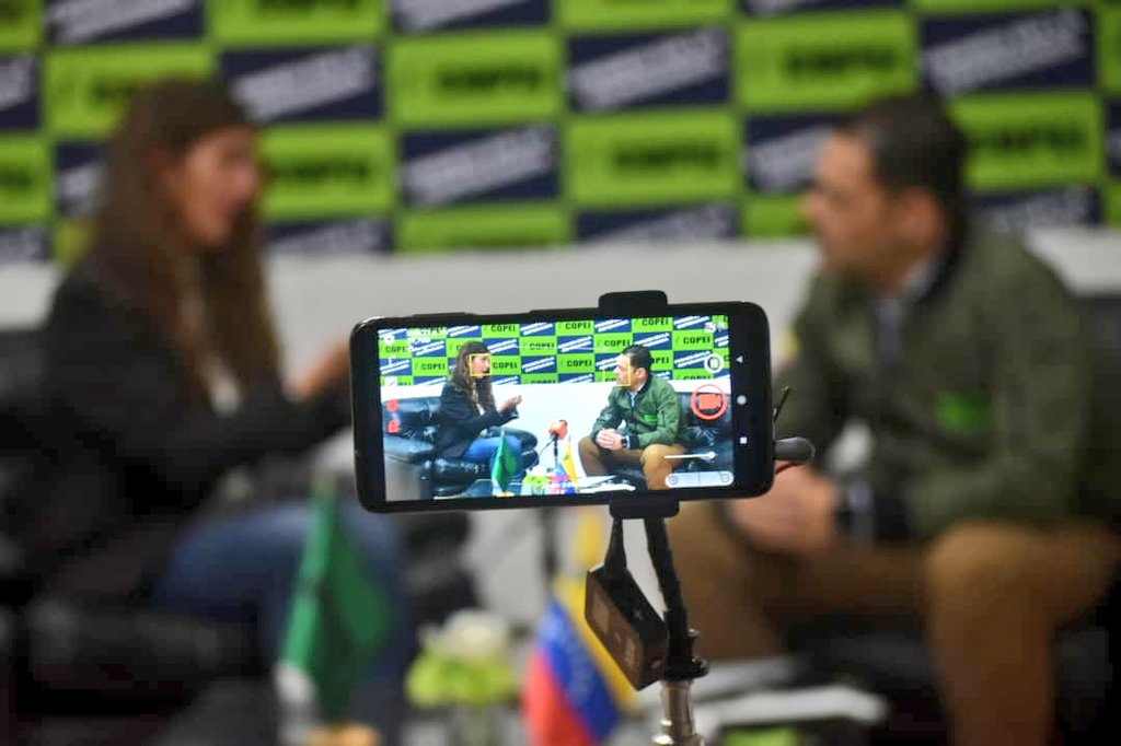 Una amena entrevista que muy pronto podrán disfrutar a través de la plataforma <a href="/contrapuntovzla/">contrapunto.com</a> junto a la excelente periodista y amiga <a href="/vanessaDAVIESSS/">Vanessa</a> hablando a corazón abierto, sobre la casa <a href="/Copei_Partido/">Partido COPEI</a> que me ha dado tanto.