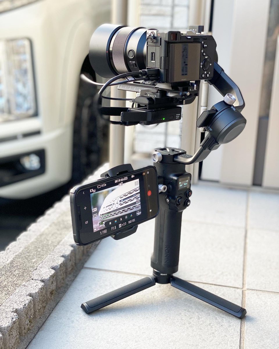 delica_mm_d5's tweet photo. 今度、インスタの撮影の裏側を
友達に手伝って撮ってもらって
YouTubeにアップしようかしらw
これはジンバル( #RONINSC2 )に
α7cをつけて撮ってるけど
今はIVで撮影してこのジンバルをより安定させる
ハンドルつけたからもっとゴツいw
あ、近々YouTubeアップします🤲🏼✨
#デリカd5 #YouTube #四駆女子 https://t.co/g5RcIo8RMP