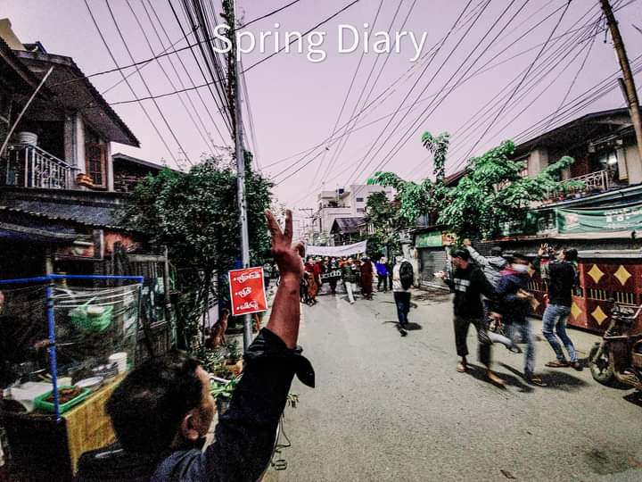 LinnKha03495815's tweet photo. On February 1,To mark a full year under terrorist military coup, Mandalay coalition forces marched in full force in defiance of the dictatorial regime .

#SilentStrike
#RedCampaign_1YearOfRevolution
#2022Feb1Coup
#WhatsHappeningInMyanmar https://t.co/YZZfX5kFKe