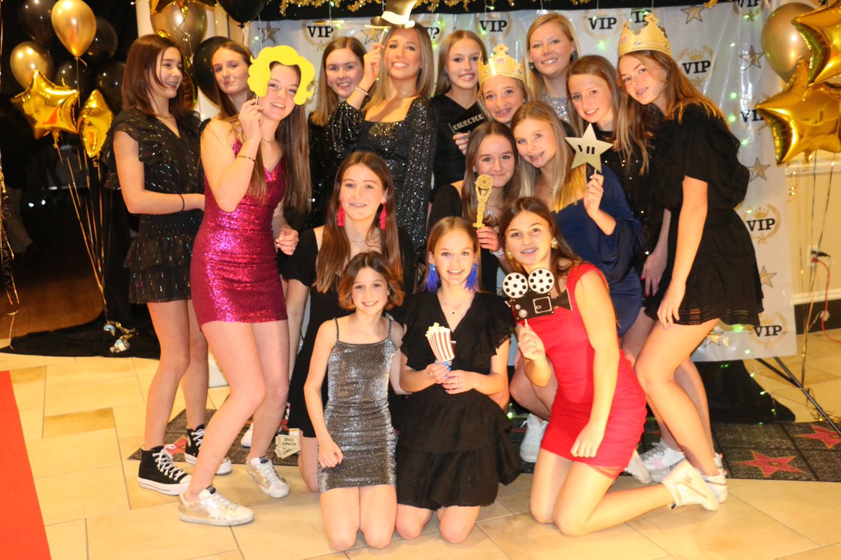 stdavidsschool's tweet image. ❄️ Over the weekend, our MS &amp;amp; US students finally enjoyed their #Winterfest2022 dances. We are so thankful these traditions continue! ❄️ #sdsw