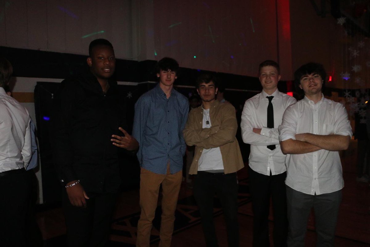 stdavidsschool's tweet image. ❄️ Over the weekend, our MS &amp;amp; US students finally enjoyed their #Winterfest2022 dances. We are so thankful these traditions continue! ❄️ #sdsw