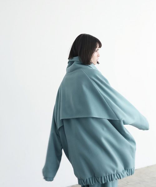 Palmmaisonstore's tweet photo. bluson coat vuy-a12-c01[GREEN]

ビックシルエットのハイネックジップアウターアイテム「bluson coat」。 前開きのジップファスナーが口元を覆うくらいのハイネック仕様。 

https://t.co/2ApmaCB6O4 

@VUy_1013 
#VUy 
#bluson #coat https://t.co/heb4wjfpTp