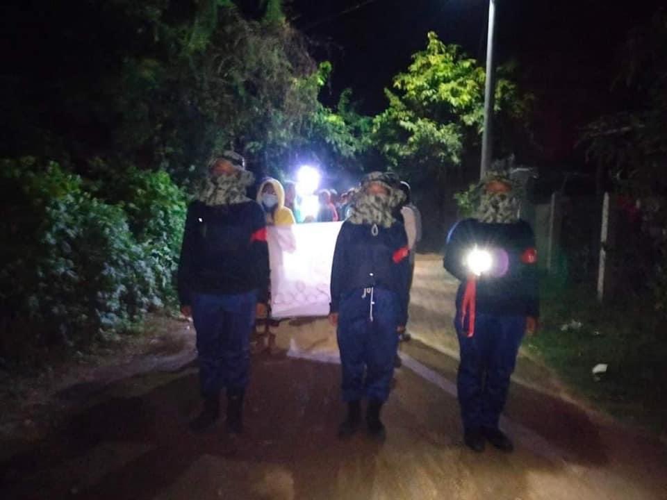 ecafonsaoer's tweet photo. Residents from a village of eastern part of #Yinmarbin Tsp, #Sagaing , staged a protest against the #MilitaryDictatorship this morning. #2022JanFeb1Coup 
#SilentStrike    
#RedCampaign_1YearOfRevolution    
#WhatsHappeningInMyanmar https://t.co/KJcxQ5ylwF