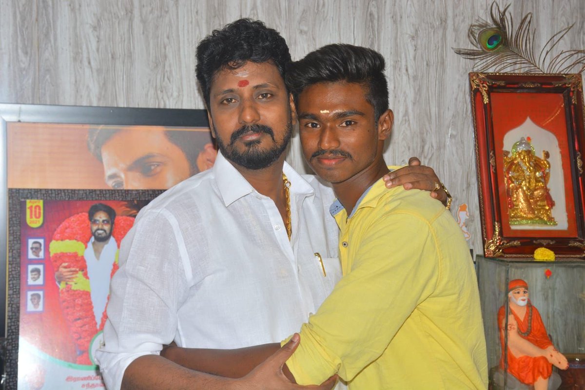 KKumaravelMKS's tweet photo. இன்று பிறந்தநாள் விழா காணும் செங்கல்பட்டு மாவட்டம்  சந்தானம் ரசிகர் மன்ற அன்பு தம்பி G. சிவா நாயக்கர் இன்று போல் என்றும் மகிழ்ச்சியுடன் மனநிறைவும் அனைத்தும் பெற்று வாழ வாழ்த்துகிறேன். https://t.co/OJ7Nxadlk8