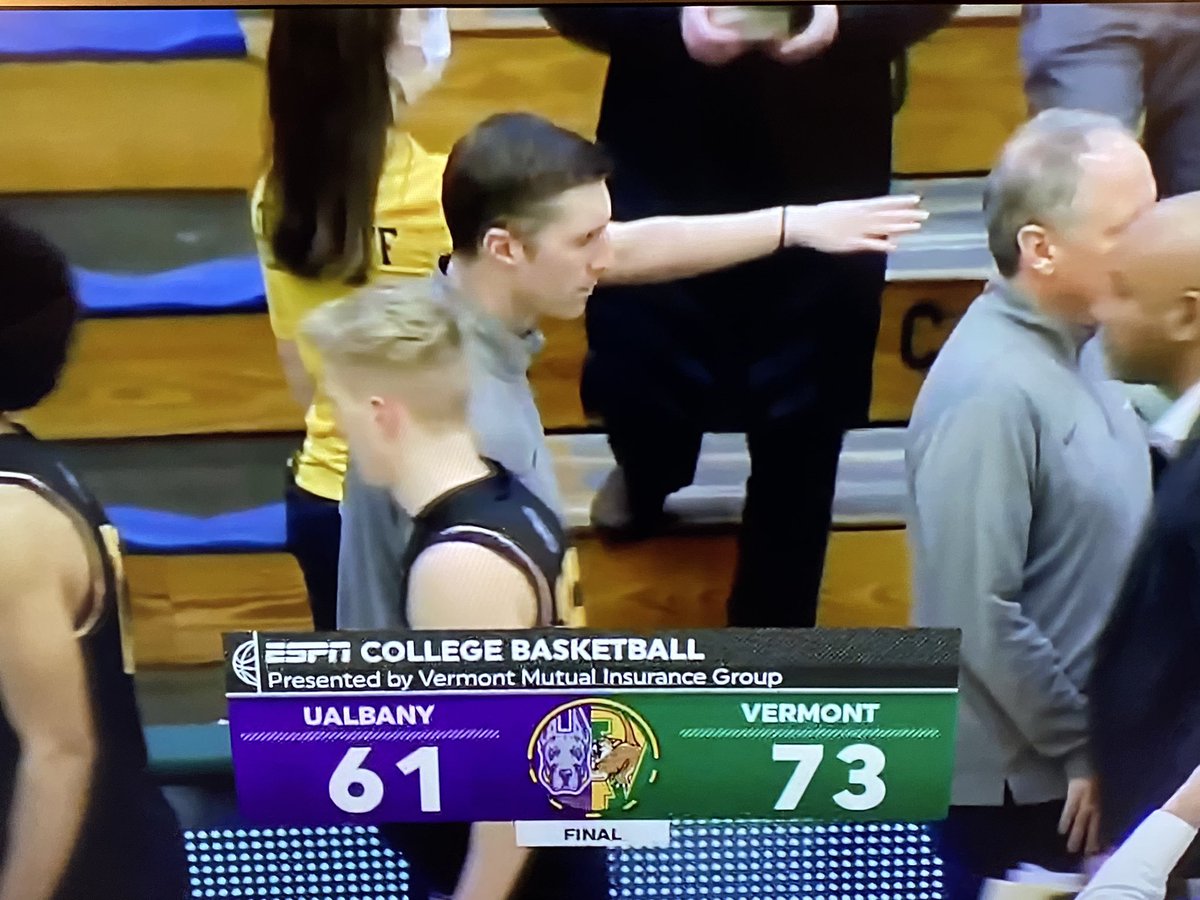 JakeMarsh18's tweet photo. Vermont Basketball. Very Cool.
CC: @JonRothstein https://t.co/IrmXPQ1aXP