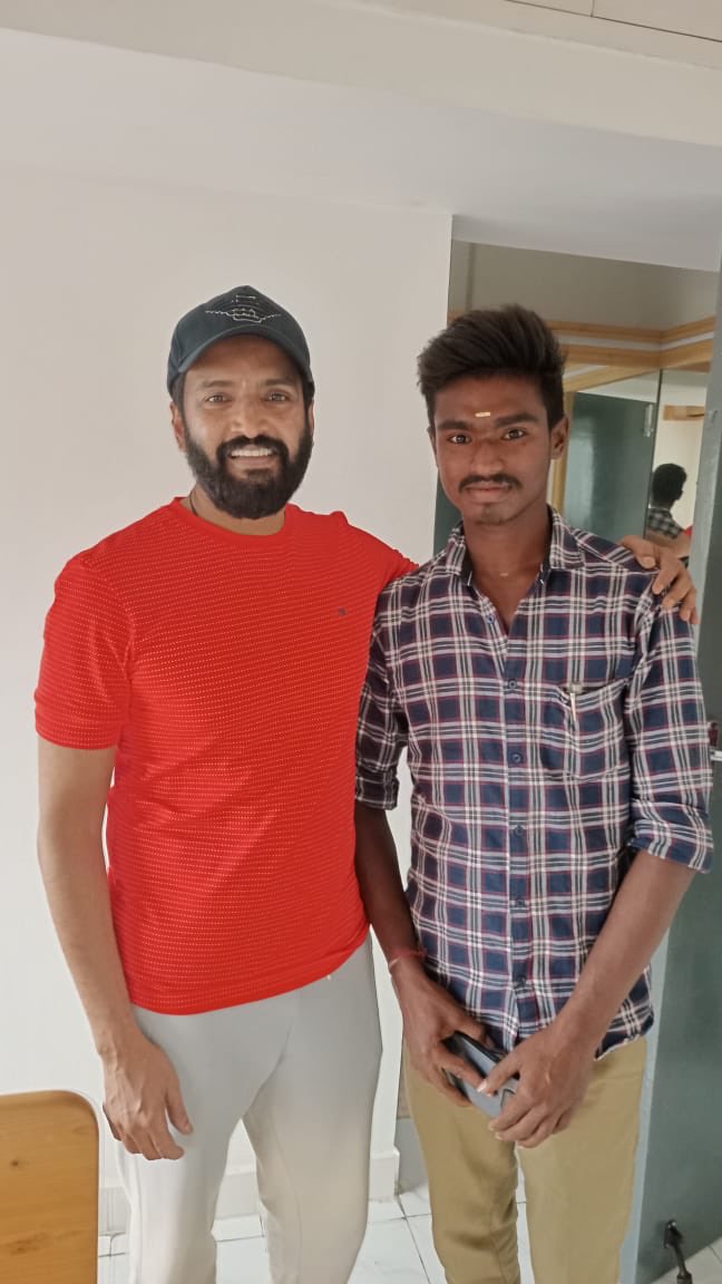 KKumaravelMKS's tweet photo. இன்று பிறந்தநாள் விழா காணும் செங்கல்பட்டு மாவட்டம்  சந்தானம் ரசிகர் மன்ற அன்பு தம்பி G. சிவா நாயக்கர் இன்று போல் என்றும் மகிழ்ச்சியுடன் மனநிறைவும் அனைத்தும் பெற்று வாழ வாழ்த்துகிறேன். https://t.co/OJ7Nxadlk8