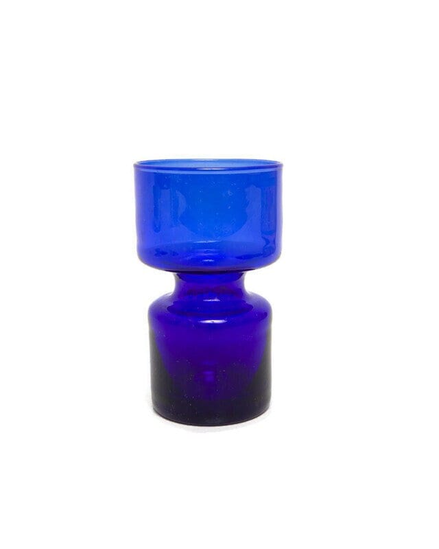 Vintage Lindshammer Glass Cobalt Blue Bud Vase Made in Sweden Mid Century Taper Candle Holder Wedding Decor etsy.me/3IN5c42 SHOP LINK IN BIO #lindshammerglass #cobaltblueglass #cobaltbudvase #madeinsweden #midcentury #cobalttapercandleholder #swedishglass #etsy