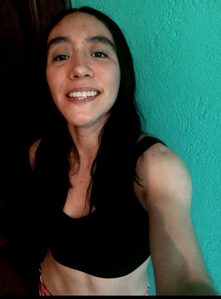 Vianeicita's tweet photo. Si me tumban, al menos yo no uso filtros blanqueadores y rejuvenecedores para engañar a la gente 😌
#notfilter #notmakeup https://t.co/DL7H7ZnXVR
