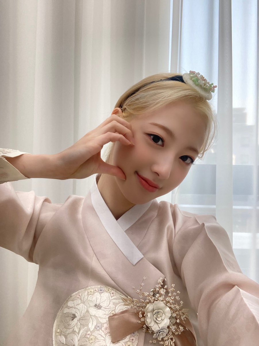 H1KEY_official's tweet photo. #H1KEY #하이키 
#SEOI #RIINA #YEL #SITALA 
#서이 #리이나 #옐 #시탈라 #GORUN https://t.co/nnssCexkRS