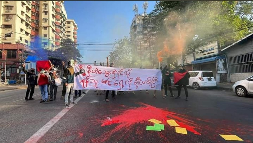 KaungKhantHto10's tweet photo. Guerrilla Strike &amp; Red Campaingn led by #Kyimyintine Youths' Strike Committee, was staged this morning to mark  full year under the military regime.

#SilentStrike
#RedCampaign_1YearOfRevolution
#2022Feb1Coup
#WhatsHappeningInMyanmar https://t.co/EnDms5qSWi
