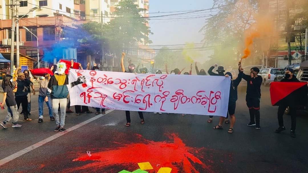 KaungKhantHto10's tweet photo. Guerrilla Strike &amp; Red Campaingn led by #Kyimyintine Youths' Strike Committee, was staged this morning to mark  full year under the military regime.

#SilentStrike
#RedCampaign_1YearOfRevolution
#2022Feb1Coup
#WhatsHappeningInMyanmar https://t.co/EnDms5qSWi