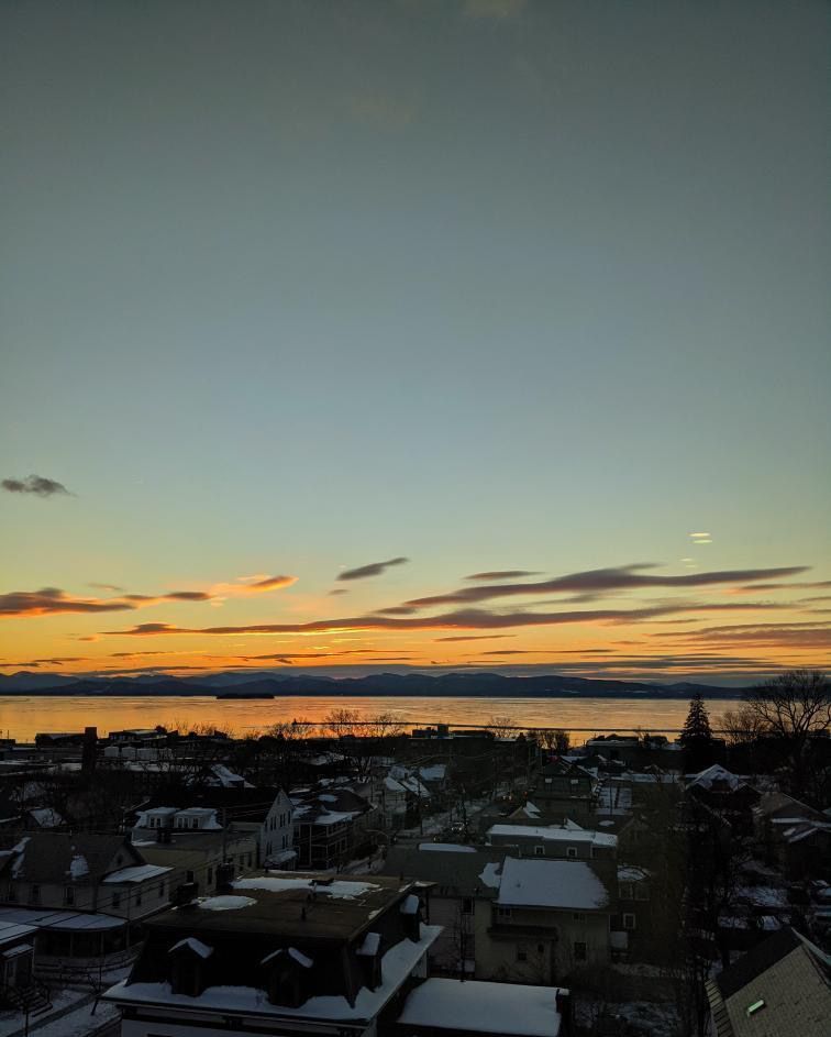 ChamplainEdu's tweet photo. Imagine having a #ChampView like this 🤩

📍 This weekend's sunset view from our 194 St. Paul residence hall in #BTV 😍

📸 DJ Miller '22 // Marketing https://t.co/M0PqrwR5P5