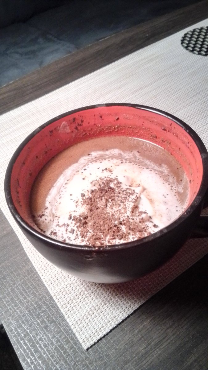 creativemuse136's tweet photo. Another giant mug of homemade hot chocolate. Chocolatey delicious.😋☕🍫👐 https://t.co/UZhT2xhY6U