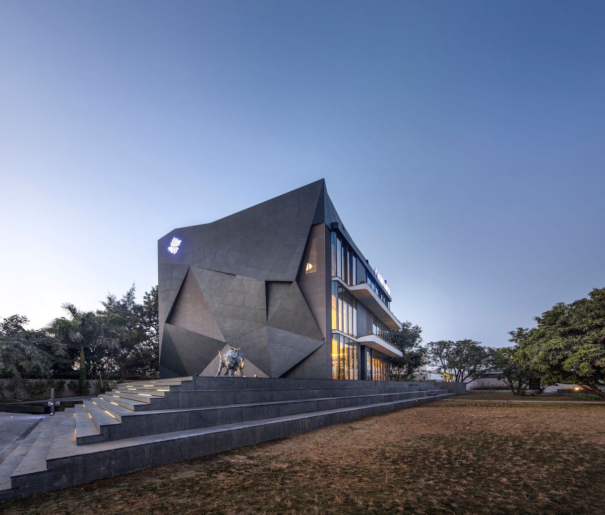 AmazingArchi's tweet photo. The Aventador Office Building in Hoshiarpur, India by 23DC Architects
Read more: https://t.co/G8VGDtEgD1
Photography: Niveditaa Gupta

#india
#hoshiarpur 

#architect 
#architecture 
#amazingarchitecture 

#photography #building #architects #officebuilding #office #interiordesign https://t.co/ZY4IBcAUdP