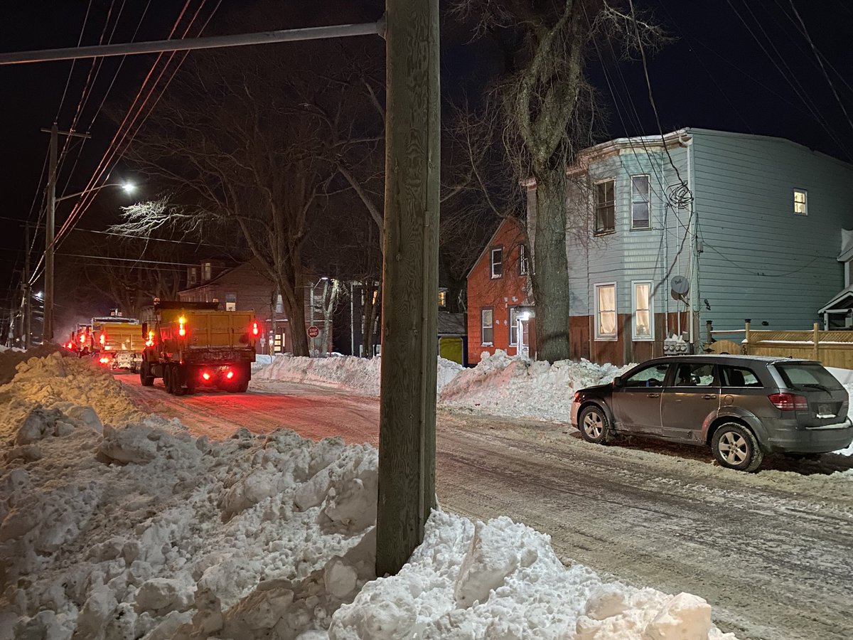 Nzlcdn's tweet photo. I didn’t get a video of the snow removal crew going by. Of course someone didn’t move their car so they had to go around. @greenhobo please pass on our thanks from Pitt Street if you can! Hopefully this makes room for our sidewalks to get cleaned up. https://t.co/lY7JjeHxH3